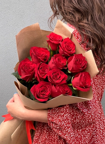Букет красных роз цветов «Только не хризантемы» от интернет-магазина цветов в 