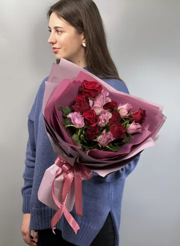 Букет цветов «15 роз эффектного цвета» от интернет-магазина цветов в 