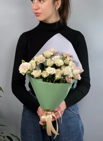 Букет цветов «7 пионовидных роз для самой красивой» от интернет-магазина цветов в 