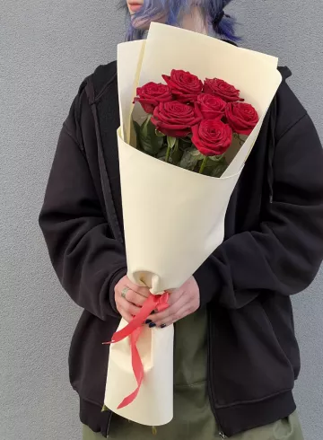 Букет 7 красных роз 60 см от интернет-магазина цветов в 