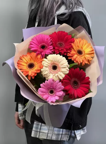 Большой, стойкий и разноцветный от интернет-магазина цветов в 