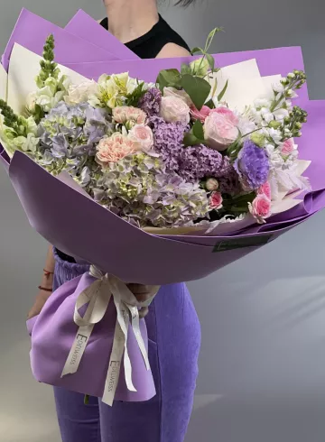 Букет цветов «Ты пахнешь сиренью и летом» от интернет-магазина цветов в 