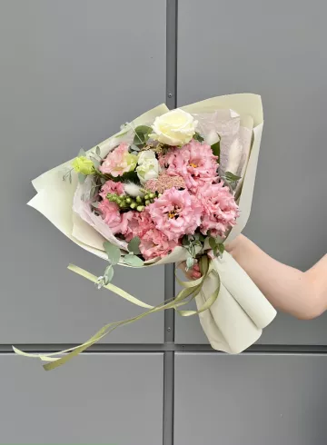 Букет с эустомой &laquo;Ветерок&raquo; от интернет-магазина цветов в 