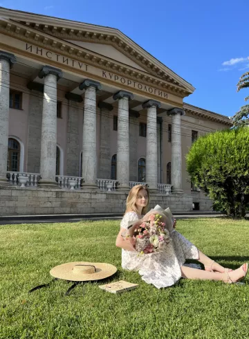 Авторский букет «Институт Курортологии» от интернет-магазина цветов в 