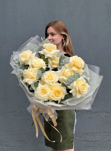 Монобукет из роз «Светлый день» от интернет-магазина цветов в 