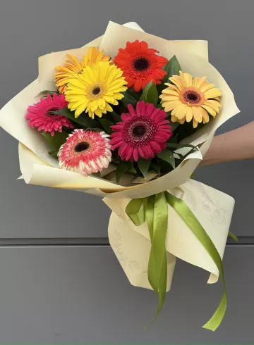 Букет из разноцветных гербер от интернет-магазина цветов в 
