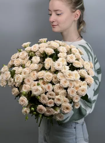 1 ветка кустовой розы Таня от интернет-магазина цветов в 