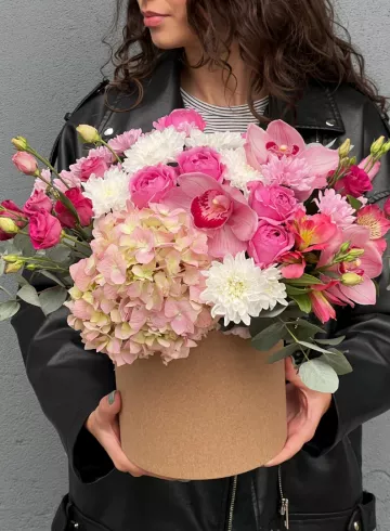 Букет в коробке «Тропики» от интернет-магазина цветов в 