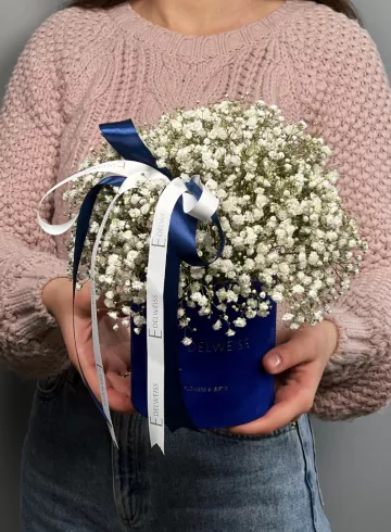 Букет в коробке «Залог успеха» от интернет-магазина цветов в 