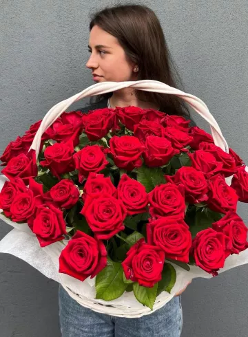 Корзина с цветами «51 красная роза» от интернет-магазина цветов в 