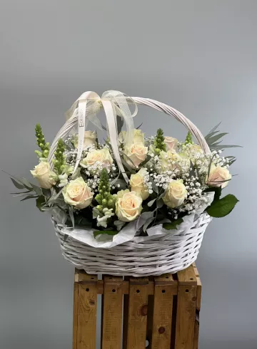 Корзина цветов «Кристально чистый" от интернет-магазина цветов в 