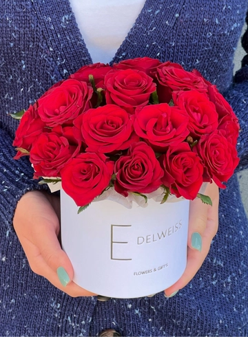 Букет в коробке «Алое на белом» от интернет-магазина цветов в 