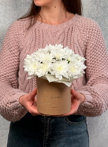 Букет в шляпной коробке «Белоснежка» от интернет-магазина цветов в 