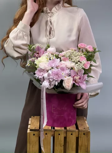 Букет цветов в коробке «Впечатлила меня» от интернет-магазина цветов в 