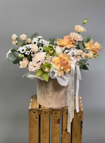 Букет цветов в коробке «Благородная особа» от интернет-магазина цветов в 