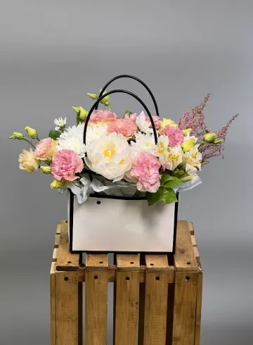 Букет цветов в коробке «Моя мечта и в жизнь» от интернет-магазина цветов в 