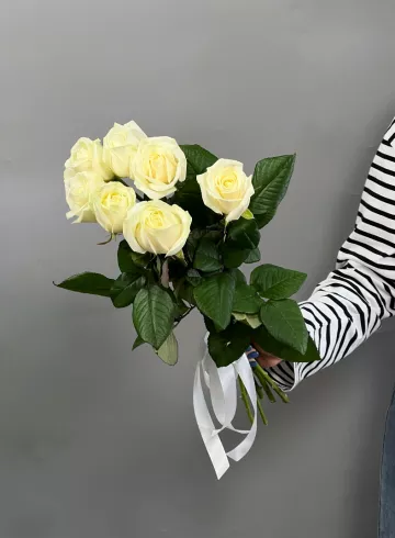 Букет из 7 роз «Мечтатель» от интернет-магазина цветов в 