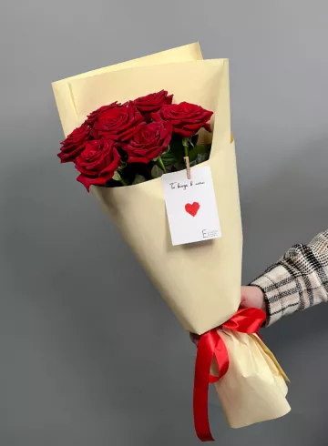 7 красных роз от интернет-магазина цветов в 