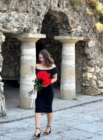 Монобукет «У грота Дианы в 8» от интернет-магазина цветов в 