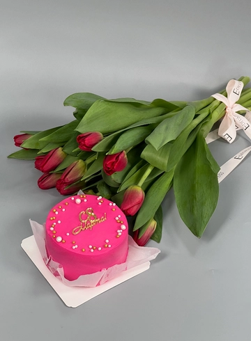 Комбо &laquo;С 8 Марта!&raquo; от интернет-магазина цветов в 