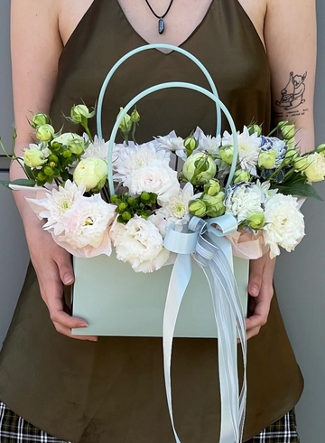 Белоснежная сумочка от интернет-магазина цветов в 