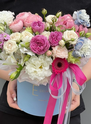 Цветы в коробке «Воздушное настроние»  от интернет-магазина цветов в 