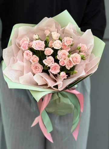 Букет из кустовой розы «Весеннее пробуждение» от интернет-магазина цветов в 