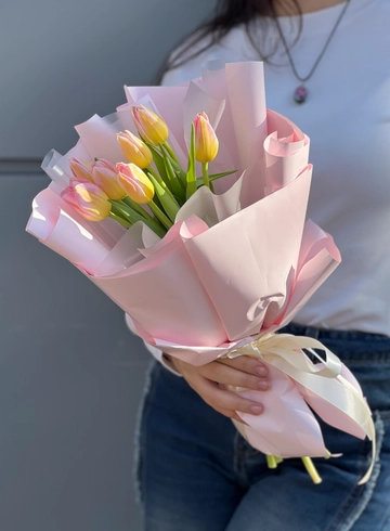 7 розовых тюльпанов от интернет-магазина цветов в 