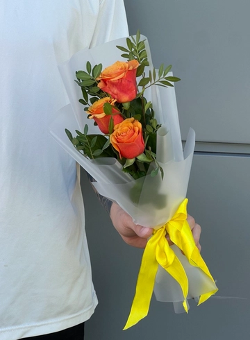 3 кенийские розы «Жаркое сердце» от интернет-магазина цветов в 