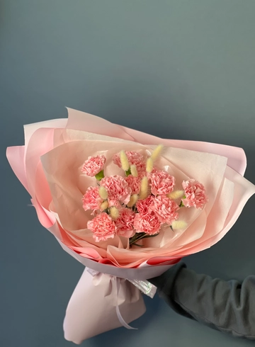 Букет с розовой гвоздикой от интернет-магазина цветов в 