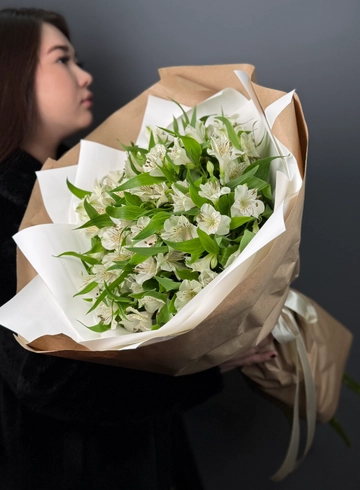 Пышный и стойкий букет из альстромерии от интернет-магазина цветов в 