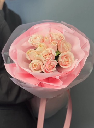 Монобукет из 11 светло-розовых роз от интернет-магазина цветов в 