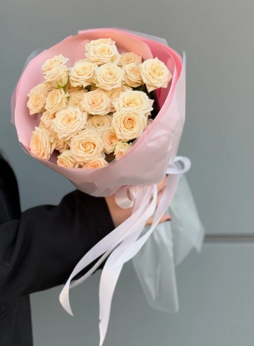 Монобукет из 7 веточек кустовой розы  от интернет-магазина цветов в 