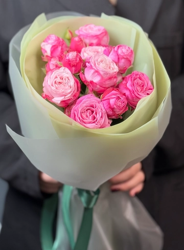 Монобукет из 3 веток пионовидной кустовой розы Леди Бомбастик от интернет-магазина цветов в 