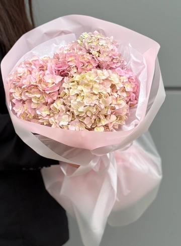 Монобукет из 3 розовых гортензий  от интернет-магазина цветов в 