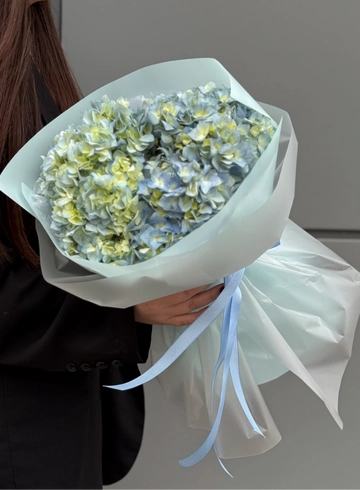 Монобукет из 3 голубых гортензий от интернет-магазина цветов в 