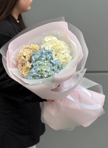 Монобукет из 3 гортензий от интернет-магазина цветов в 