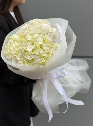 Монобукет из 3 белых гортензий от интернет-магазина цветов в 