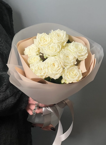 Монобукет из 3 веток кустовой пионовидной розы Мисс Бомбастик от интернет-магазина цветов в 