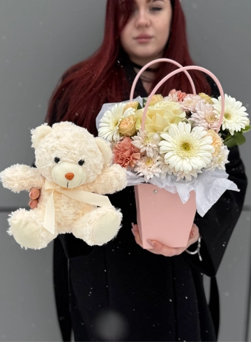 Комбо с цветочной сумочкой и мишкой от интернет-магазина цветов в 