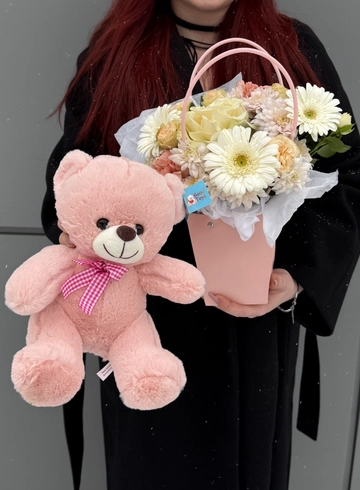 Комбо из композицией с розовым мишкой от интернет-магазина цветов в 