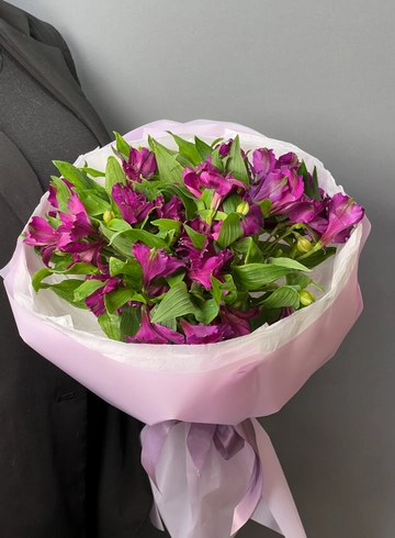 Букет из фиолетовой альстромерии от интернет-магазина цветов в 