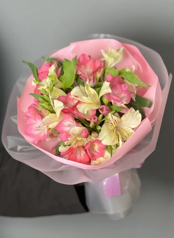 Сборный букет с альстромерией и фрезией от интернет-магазина цветов в 