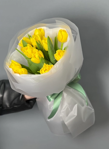Букет с желтыми тюльпанами от интернет-магазина цветов в 