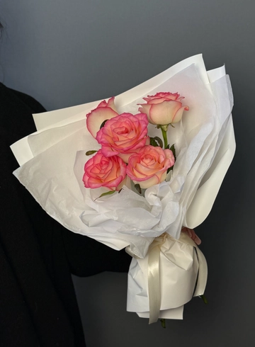 Букет из 5 розовых роз Джумилия от интернет-магазина цветов в 